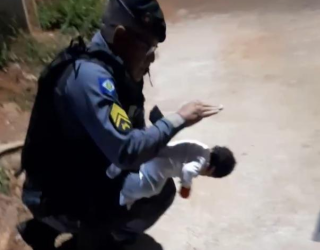 PM salva vida de recm-nascida que se engasgou durante amamentao; 2 caso em menos de uma semana