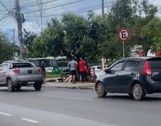 Homem � encontrado morto em frente a col�gio e choca moradores no CPA IV