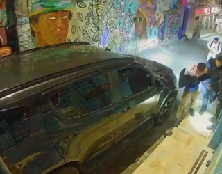 Homem � agredido e jogado no porta-malas de carro que imitava viatura
