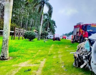 Morte em batida frontal: motorista morre preso nas ferragens em rodovia de Chapada dos Guimar�es