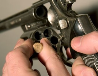 Bandido que matou jovem em pra�a � atingido por PMs ap�s reagir em Mato Grosso