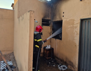 Jovem � preso ap�s jogar cigarro aceso na cama e incendiar casa da ex-namorada em MT