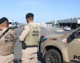 V�deo: criminosos fogem da pol�cia em opera��o no Sub�rbio de Salvador