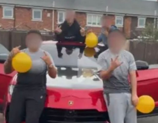 Gangues mascaradas causam caos nas estradas do Reino Unido por curtidas no TikTok