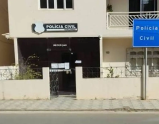 Homem fere mulher na cama com chave de fenda e leva ao hospital em Marcel�ndia