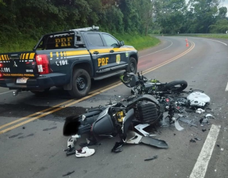 Colis�o fatal entre motos na divisa de Morro Reuter e Picada Caf� mata duas pessoas